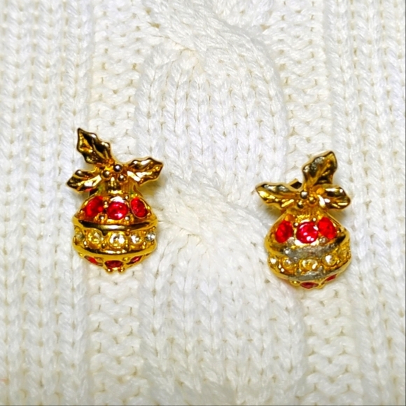 (11 PAIRS!!!)  Vintage Avon Christmas stud earrings! - Picture 12 of 17